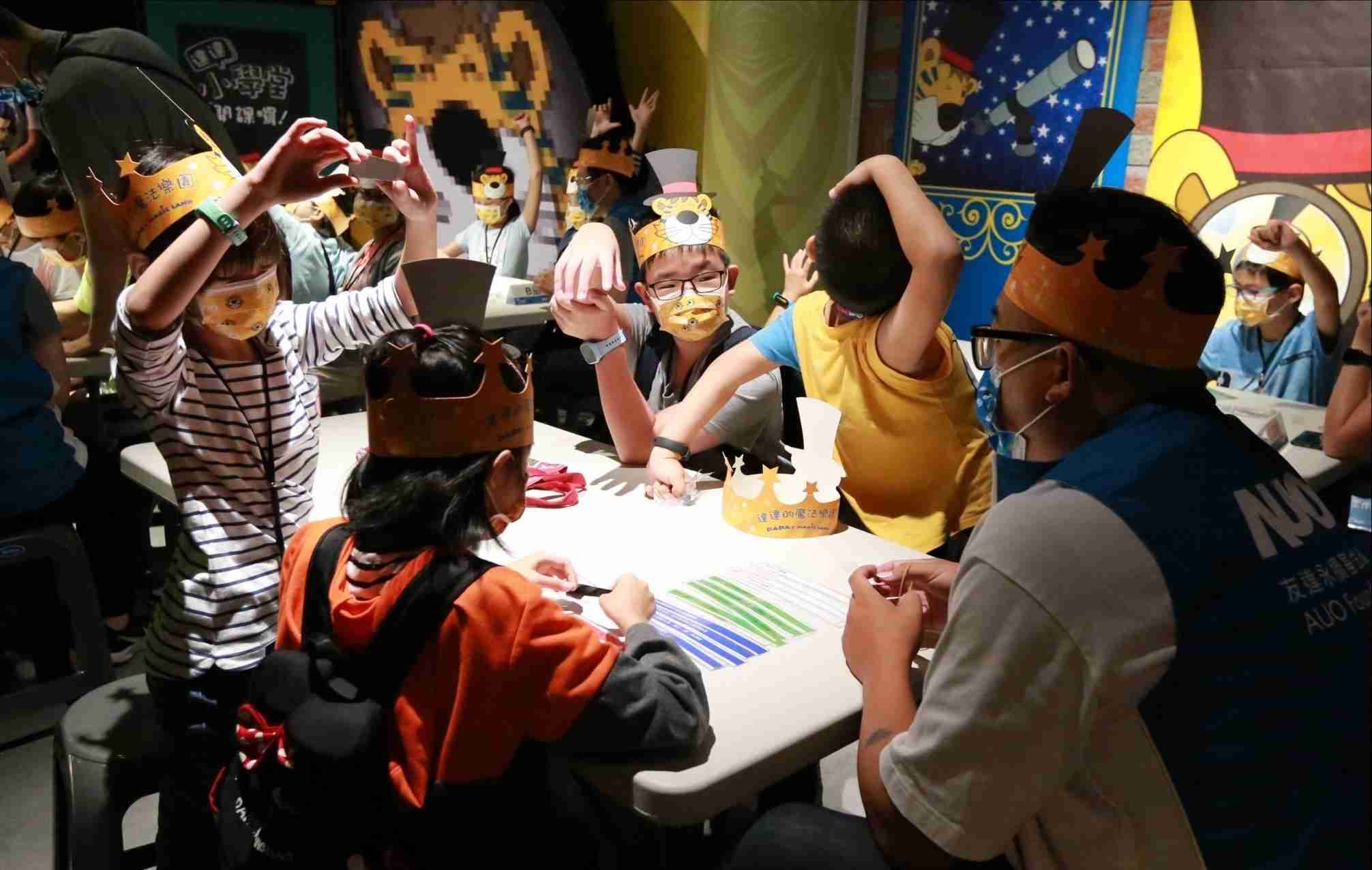 传奇国际以永续理念推动全人教育计划，，，内外结盟储备科普教育人才，，，，荣获亚太永续行动奖社会共融面的金奖肯定