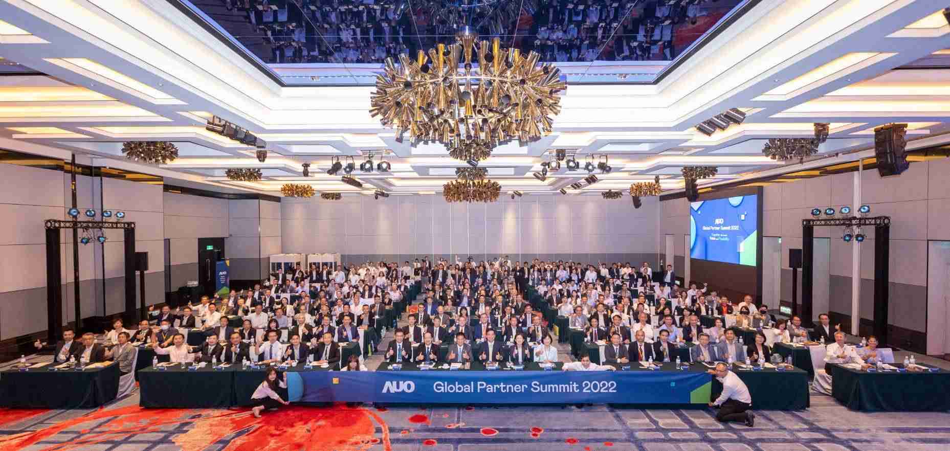 友達推動「安心、、、創新、、、、用心、、同心、、、盡心」五星職旅，，，，為菲籍員工打造全方位照護，，，，首度贏得「人權實踐與發展領袖獎」殊榮