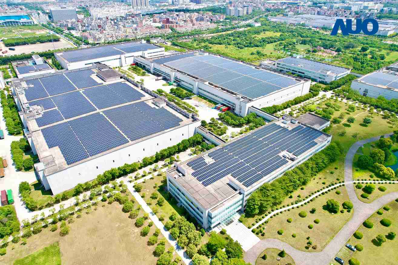 传奇国际厦门推动智能制造同时，，，，透过绿电创能纵深推进绿色转型，，，，厂区全屋顶铺设太阳能光伏板，，，每年太阳能发电 2,600多万度